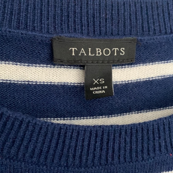 Wool sweater with whale - Picture 2 of 4